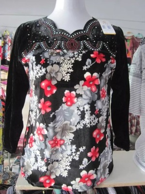 成都哪里有便宜的地攤服裝批發 適合地攤吼貨甩貨展銷會o745ak4